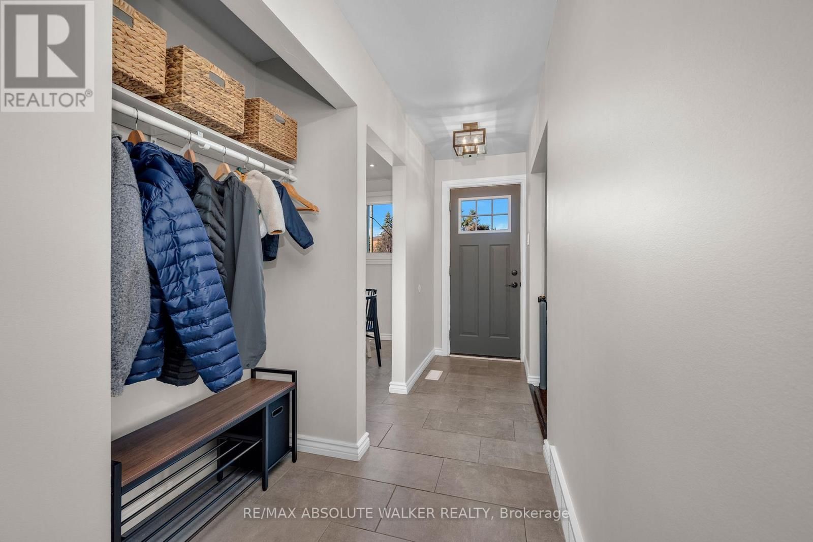 2052 VALLEY DRIVE Image 3