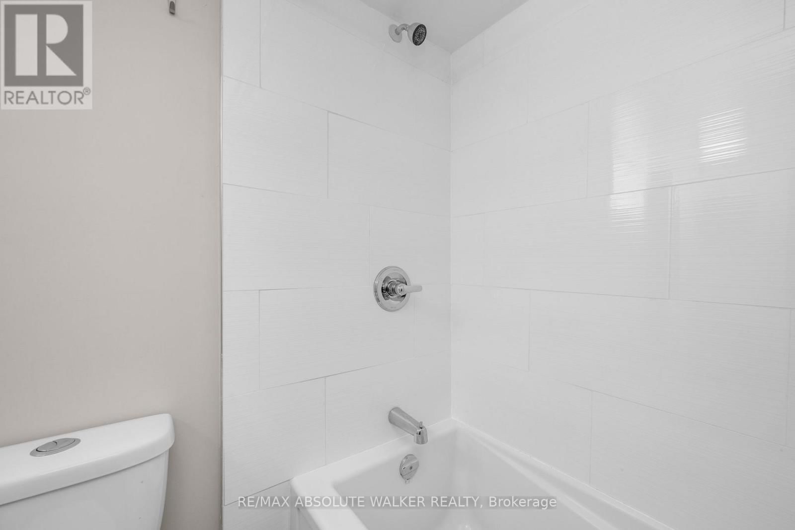 2052 VALLEY DRIVE Image 31