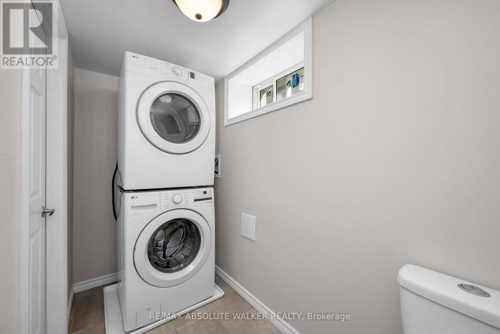 2052 VALLEY DRIVE Image 32