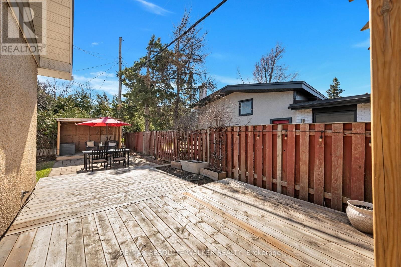 2052 VALLEY DRIVE Image 33