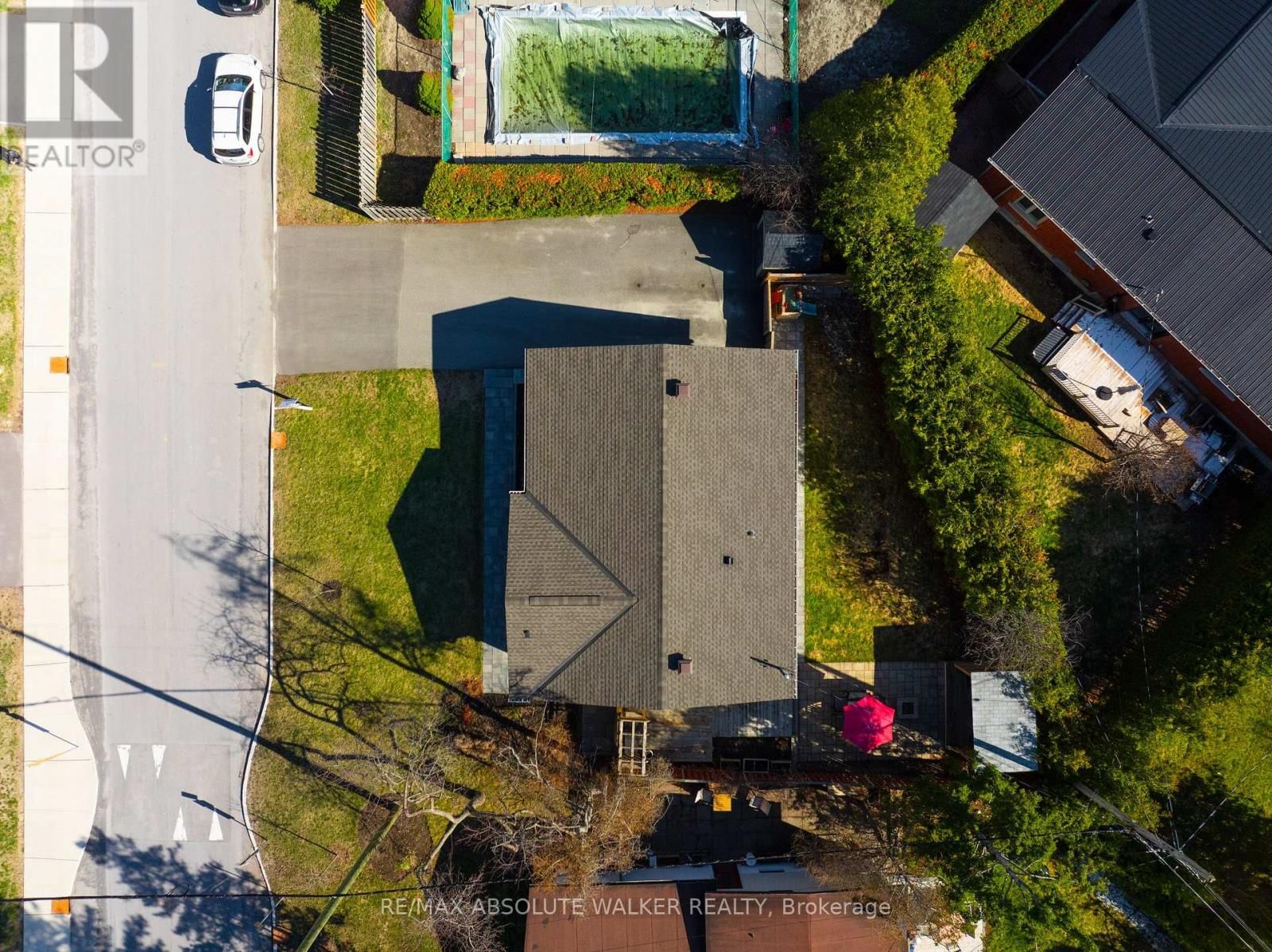 2052 VALLEY DRIVE Image 37