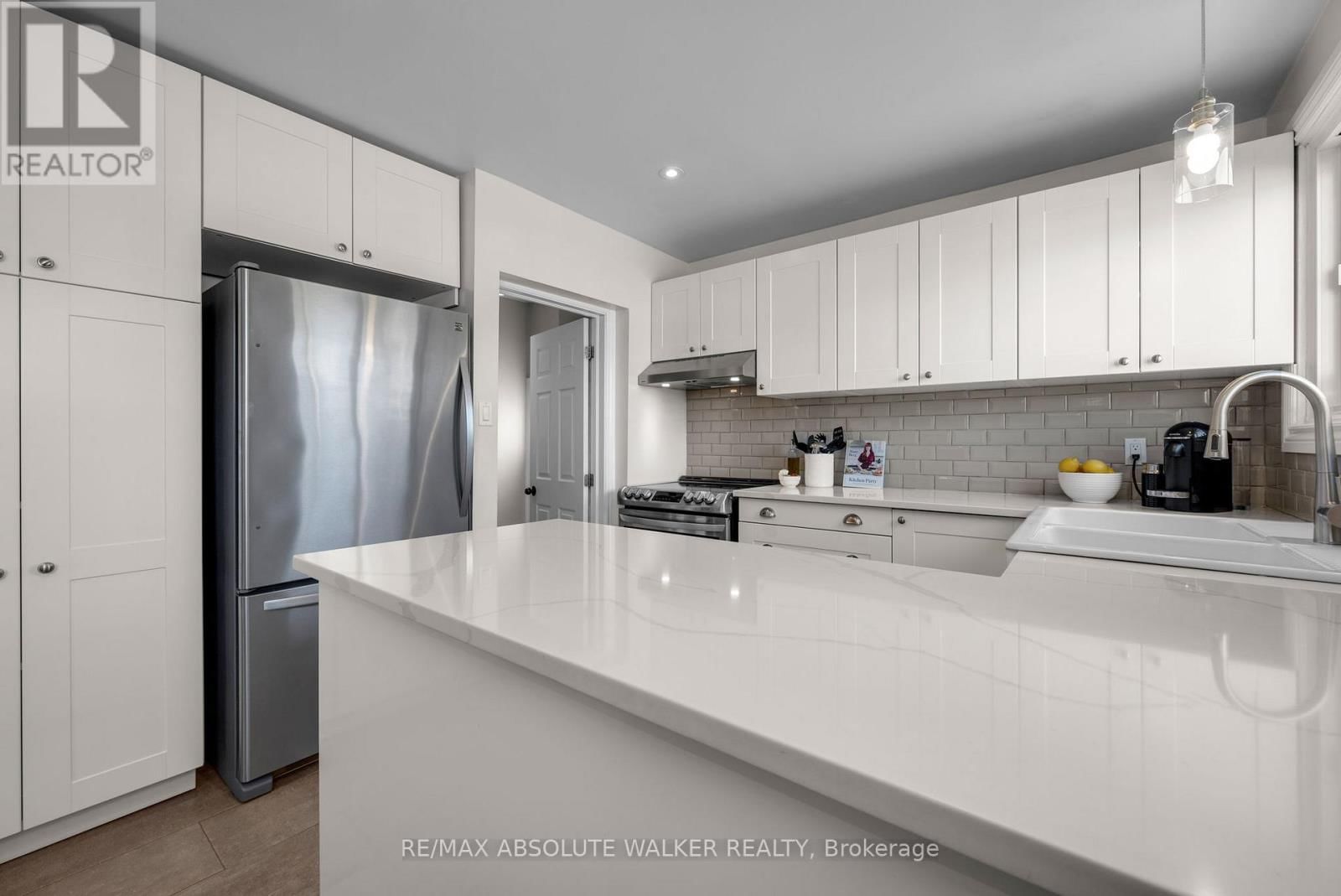 2052 VALLEY DRIVE Image 9