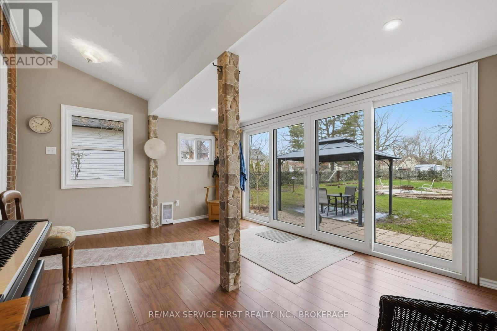 15 GRAHAM STREET EAST Image 20