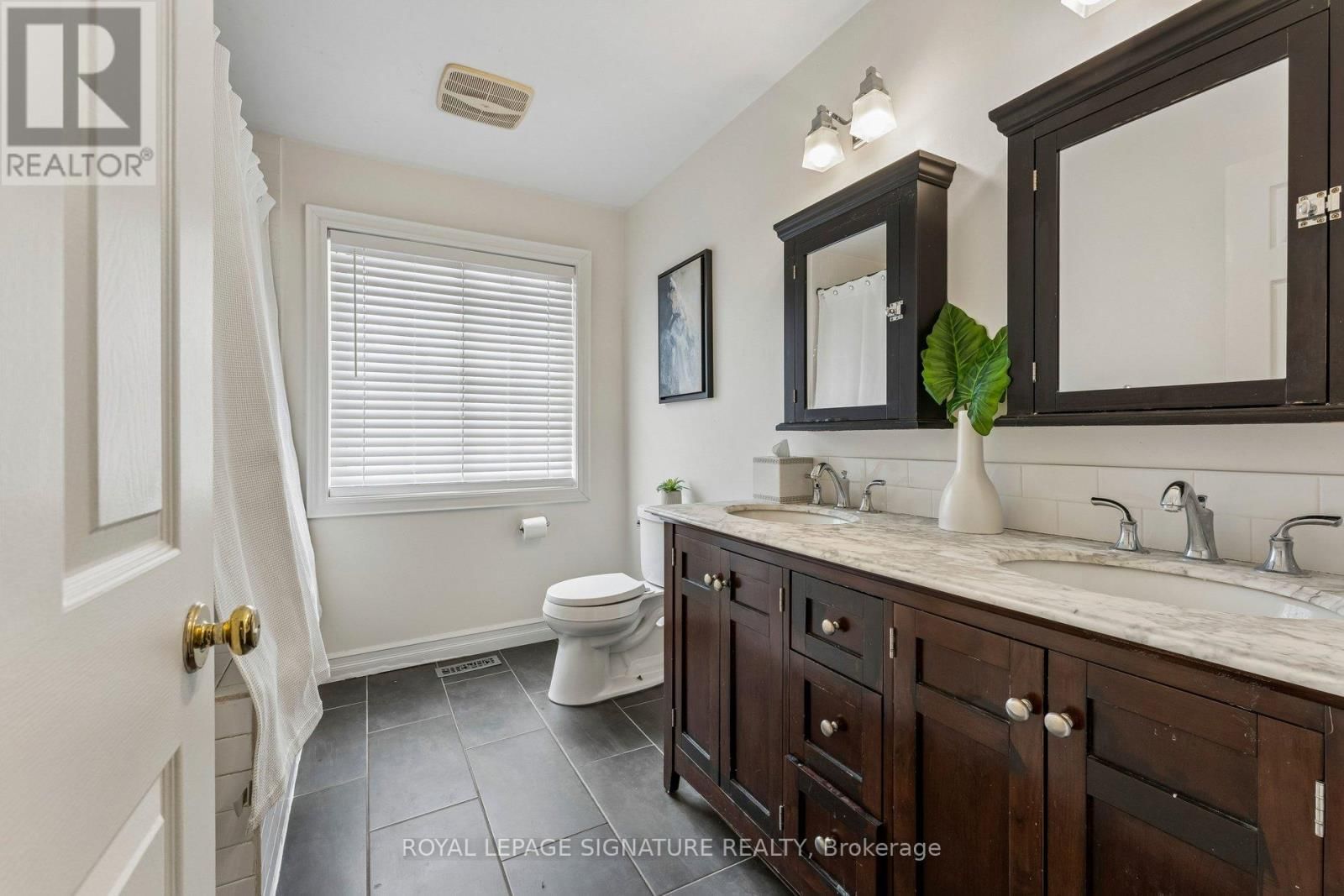 16 HILLTOP CRESCENT Image 20