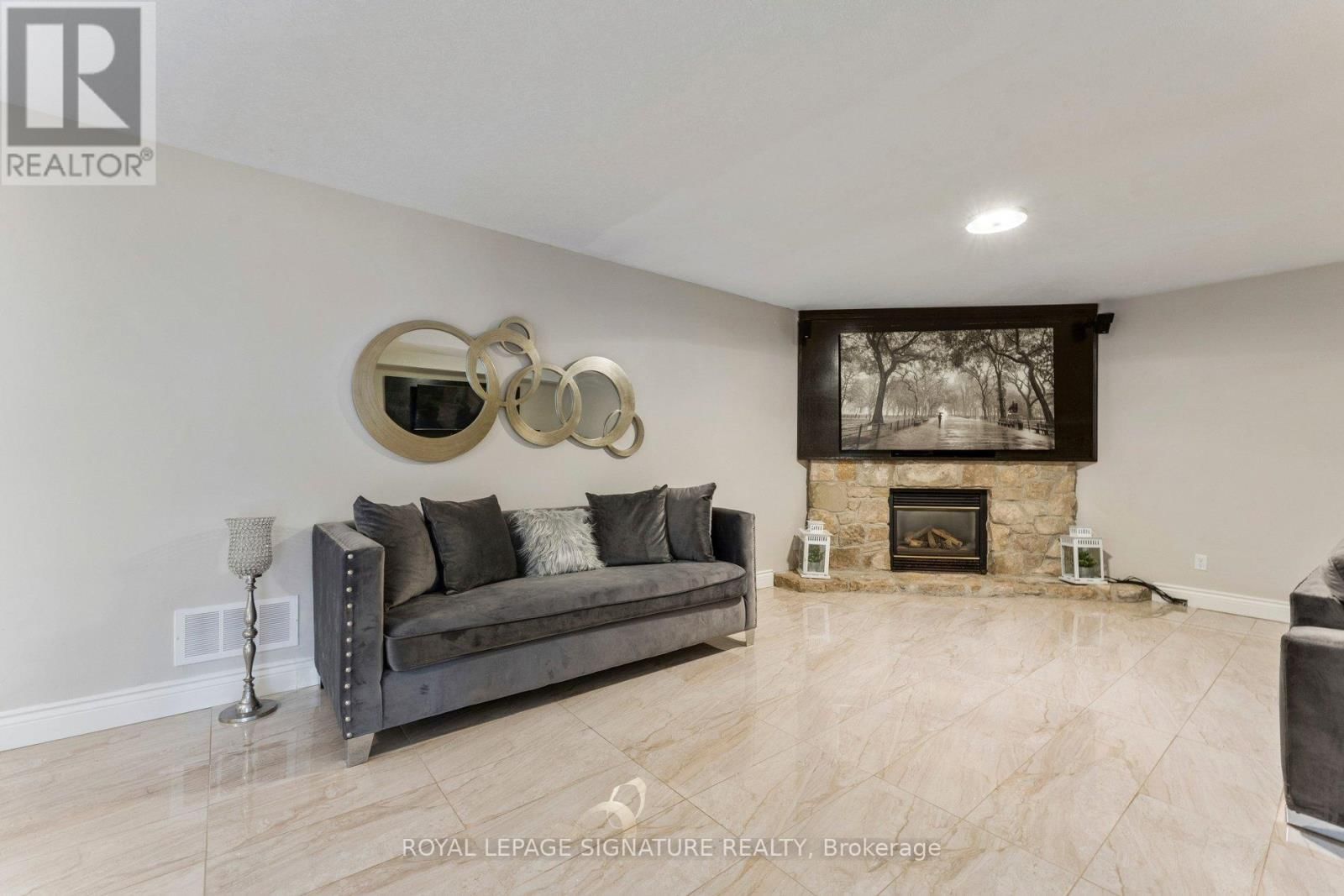 16 HILLTOP CRESCENT Image 31