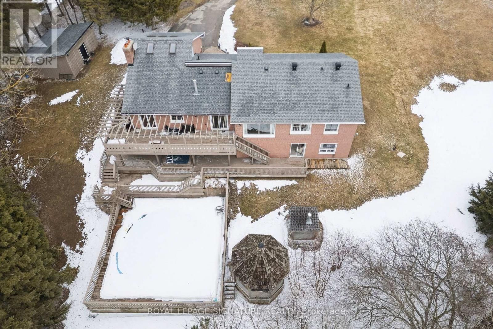 16 HILLTOP CRESCENT Image 41