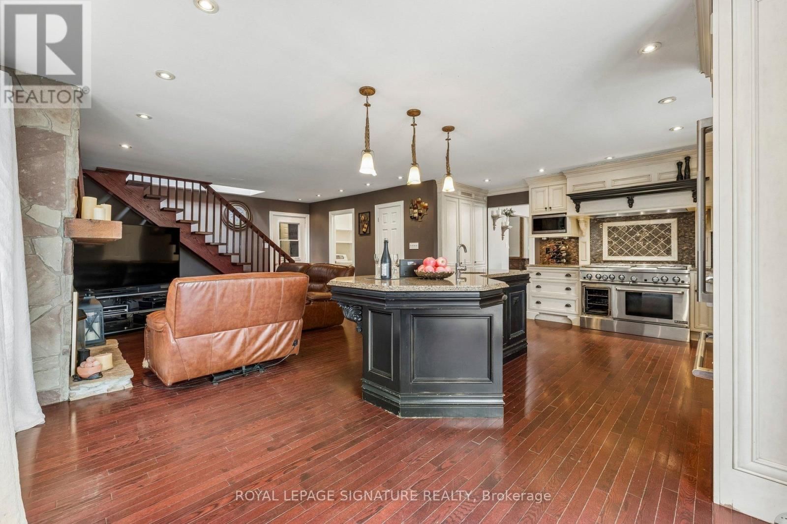 16 HILLTOP CRESCENT Image 9