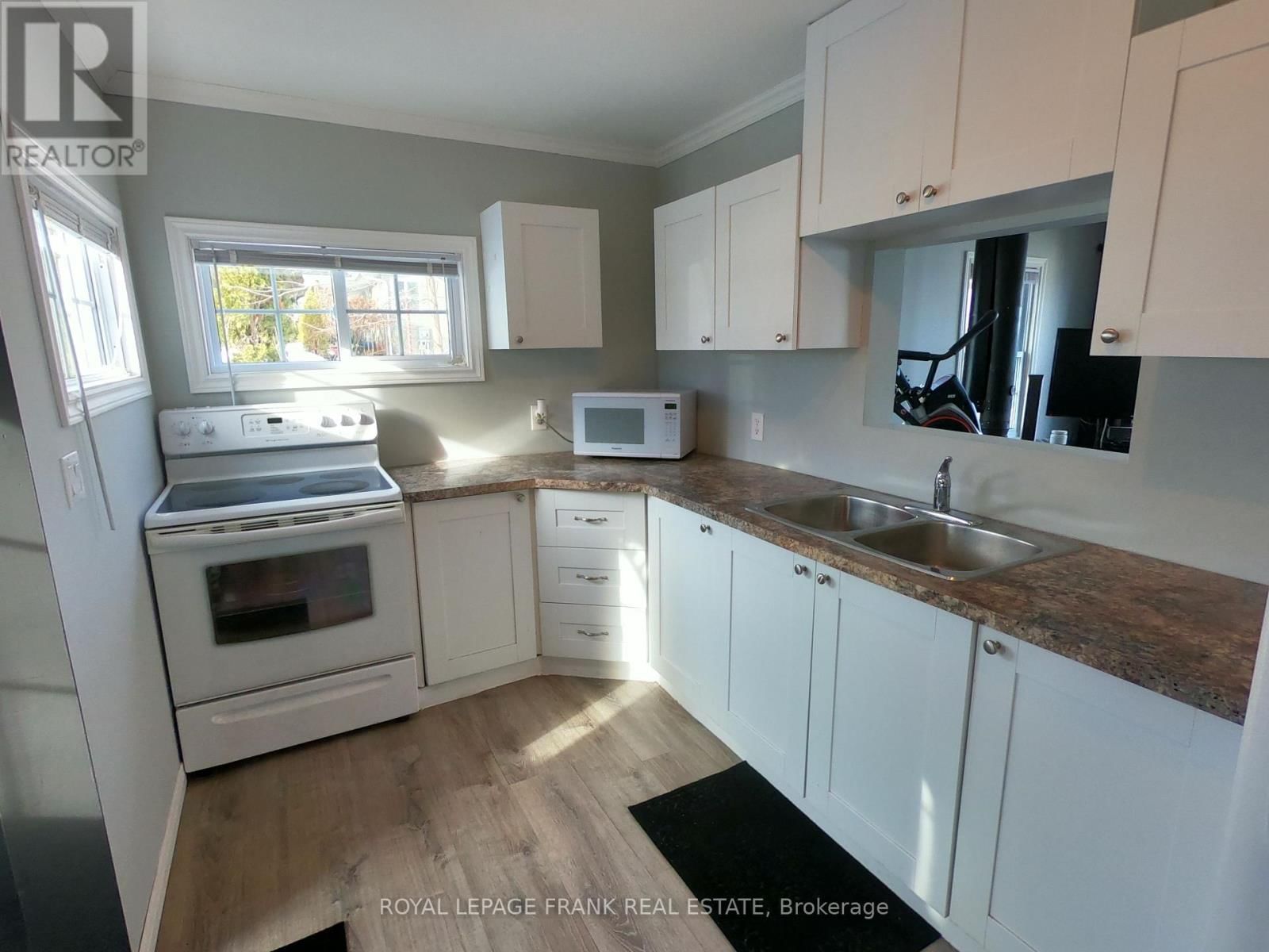 17 - 6108 CURTIS POINT ROAD Image 6