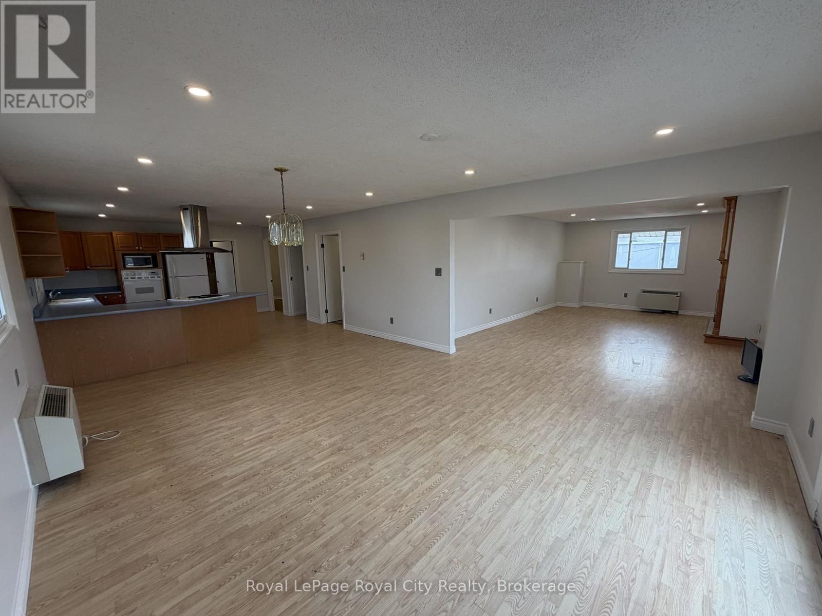 2 - 245 SPEEDVALE AVENUE WEST Image 10