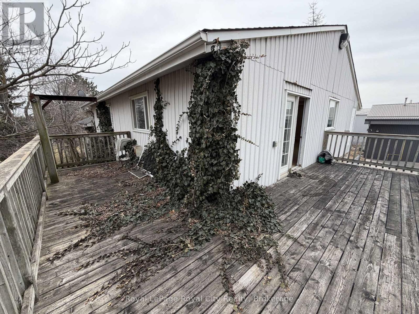 2 - 245 SPEEDVALE AVENUE WEST Image 13