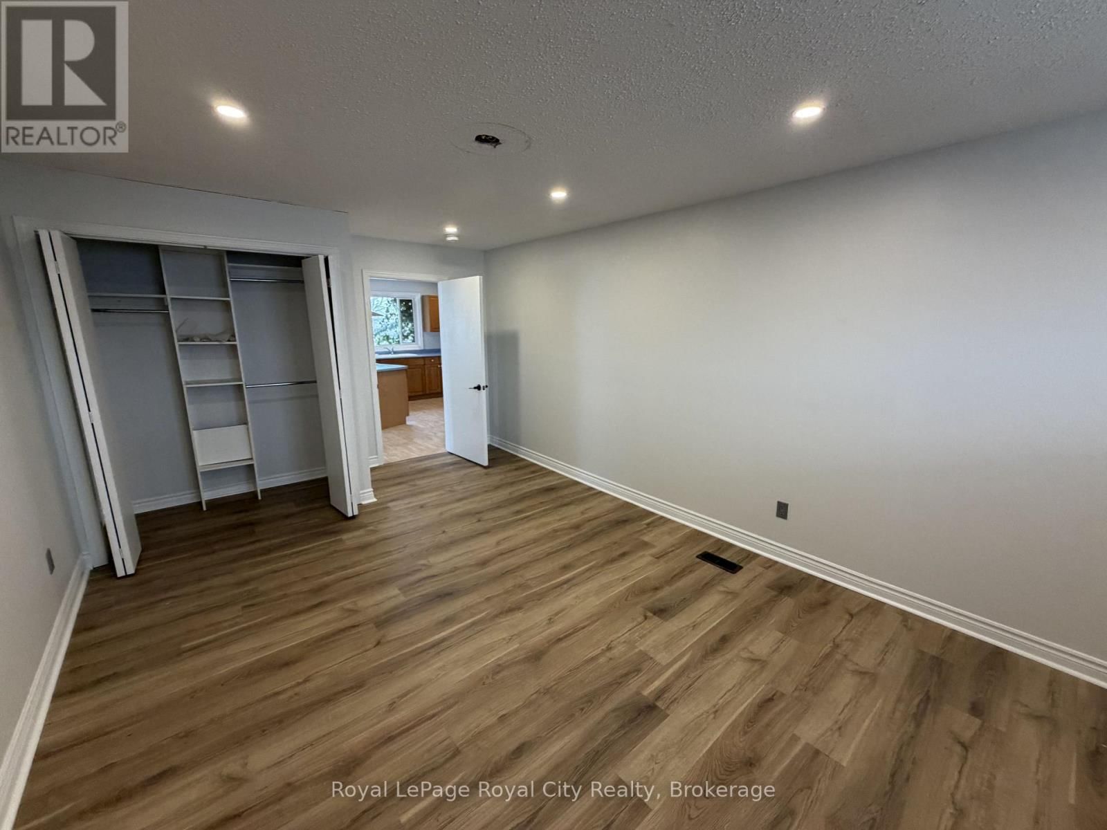 2 - 245 SPEEDVALE AVENUE WEST Image 17