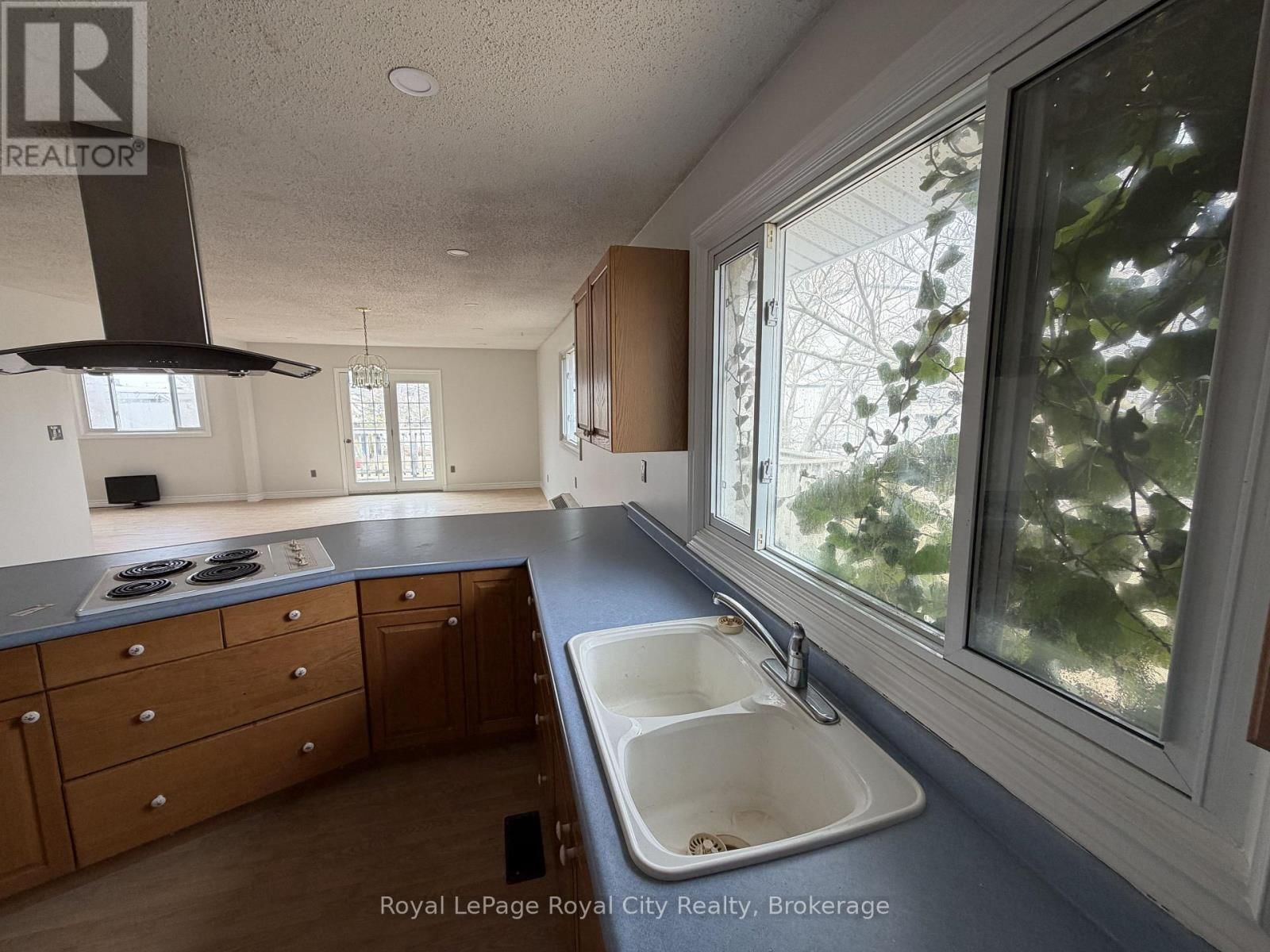 2 - 245 SPEEDVALE AVENUE WEST Image 18