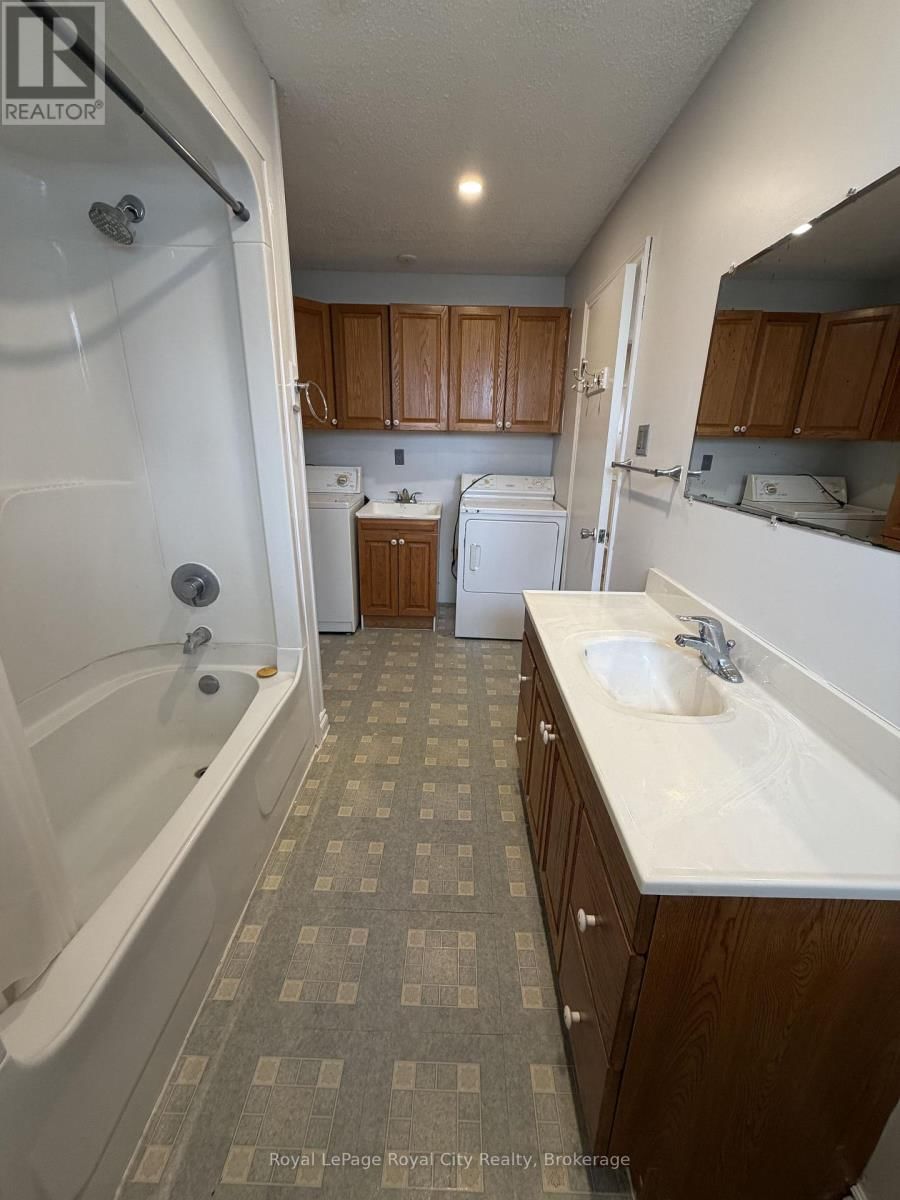 2 - 245 SPEEDVALE AVENUE WEST Image 21