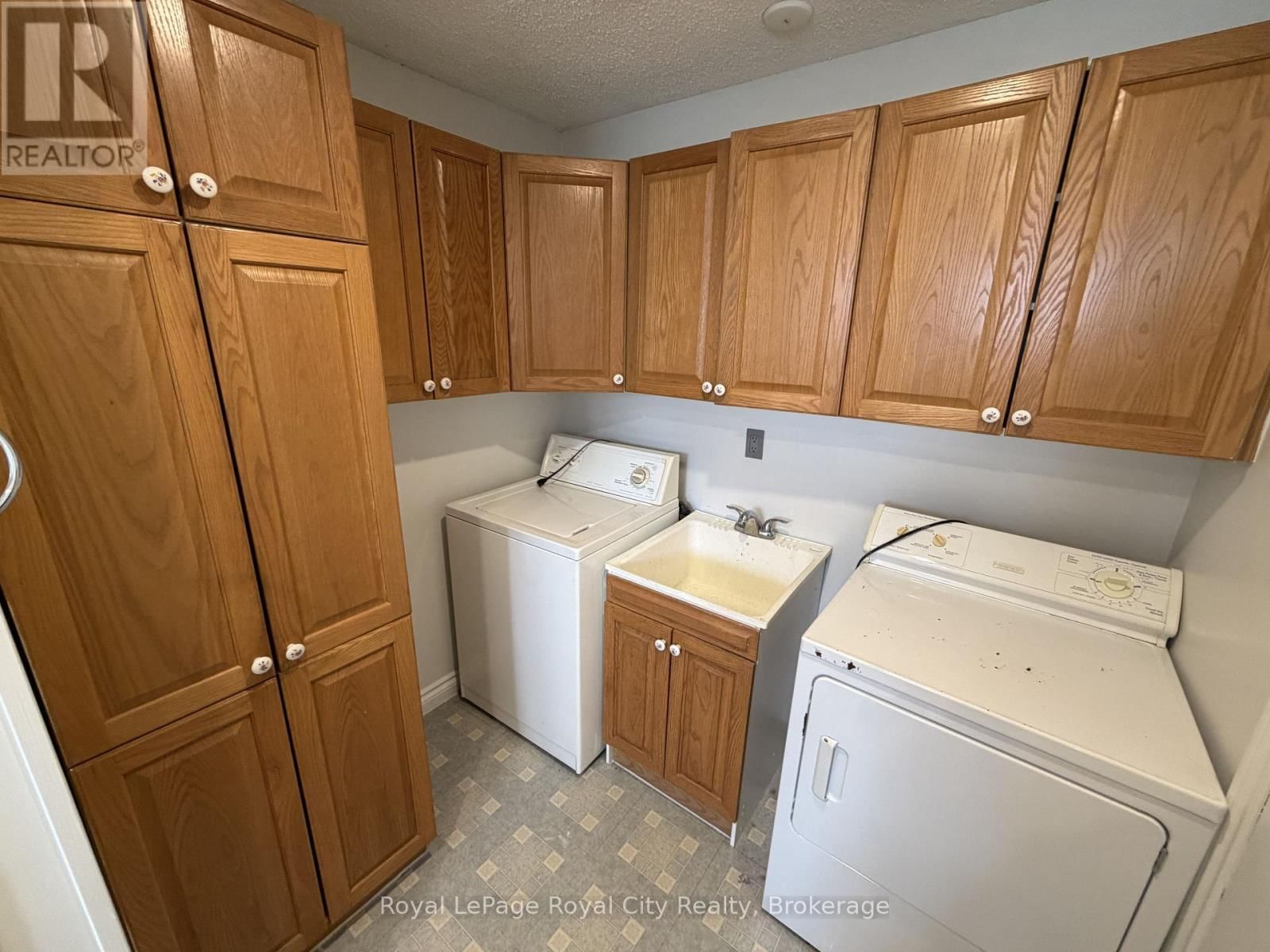 2 - 245 SPEEDVALE AVENUE WEST Image 22