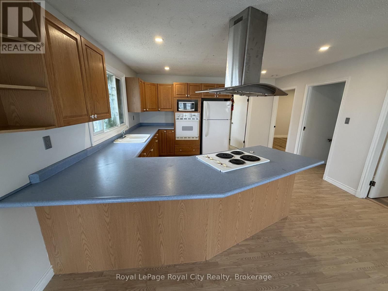 2 - 245 SPEEDVALE AVENUE WEST Image 5