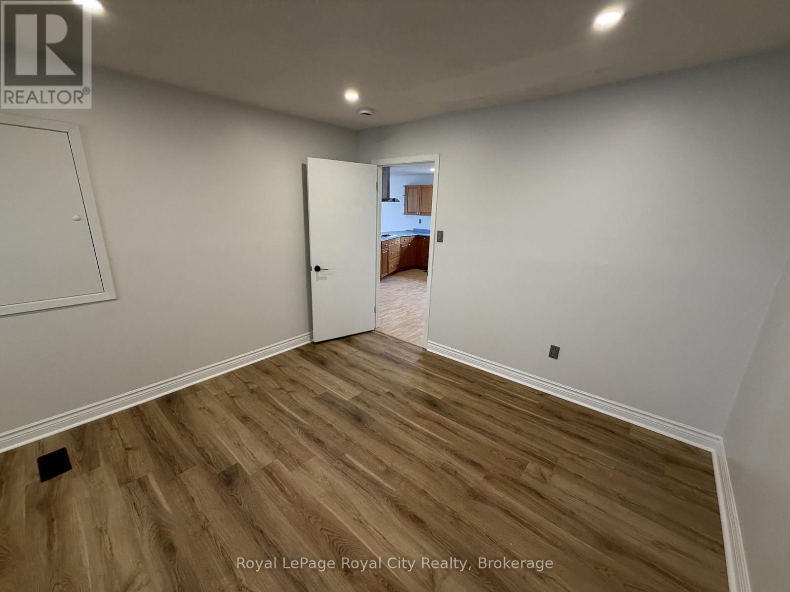 2 - 245 SPEEDVALE AVENUE WEST Image 8