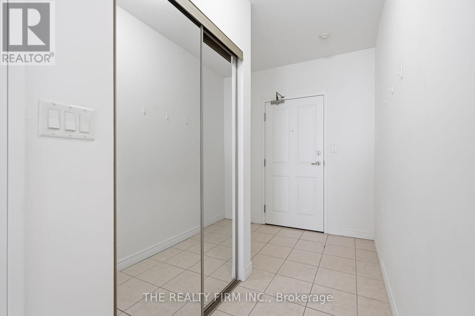 914 - 353 COMMISSIONERS ROAD WEST Image 4