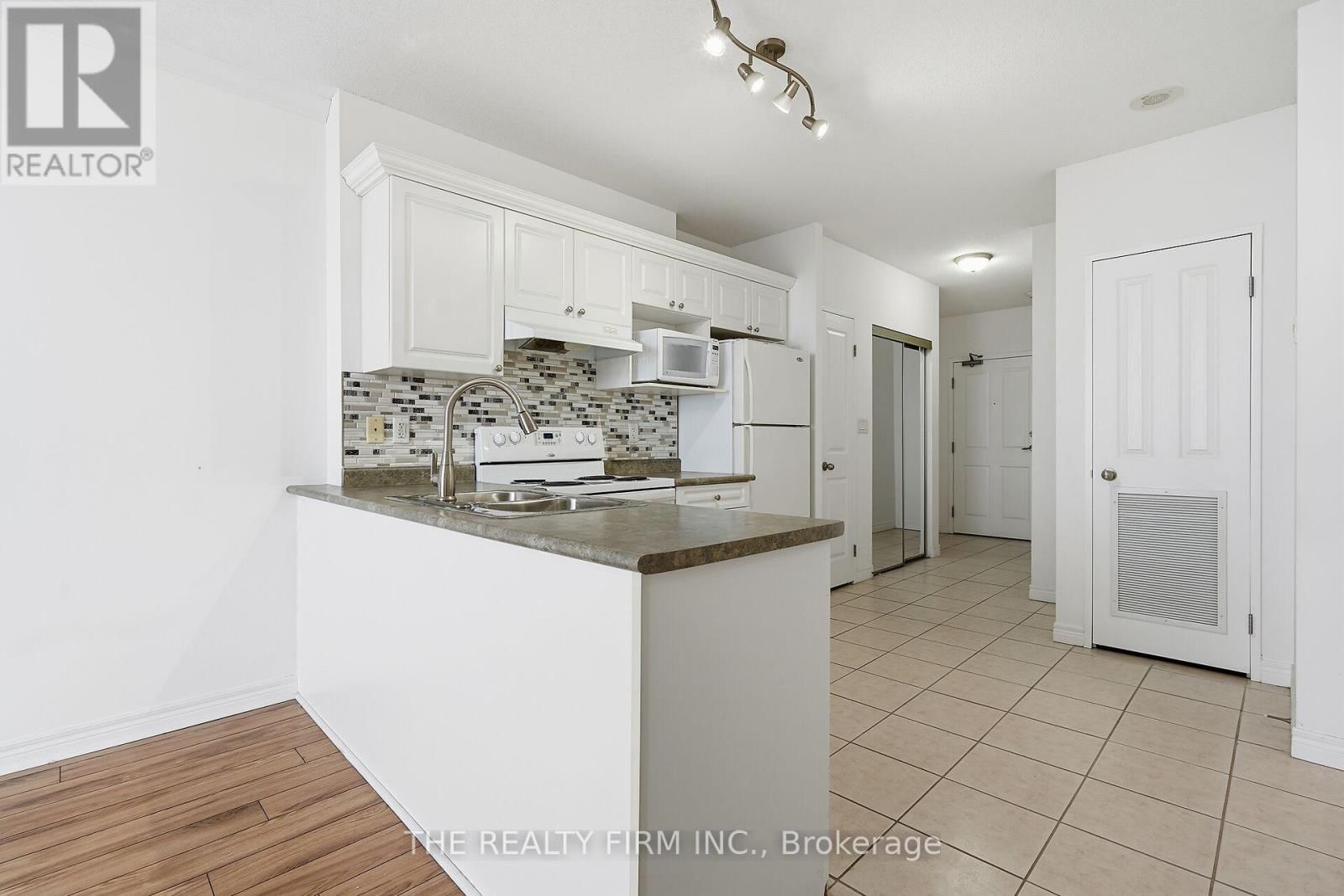 914 - 353 COMMISSIONERS ROAD WEST Image 8