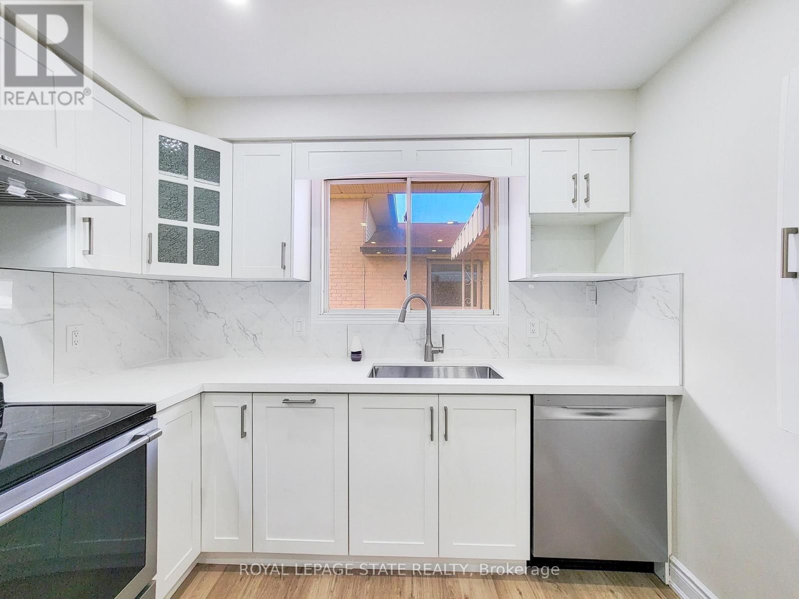 216 RAVENBURY DRIVE Image 11