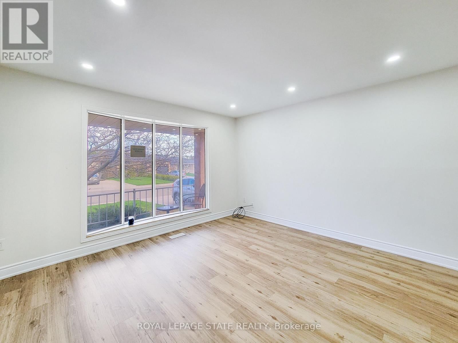 216 RAVENBURY DRIVE Image 8