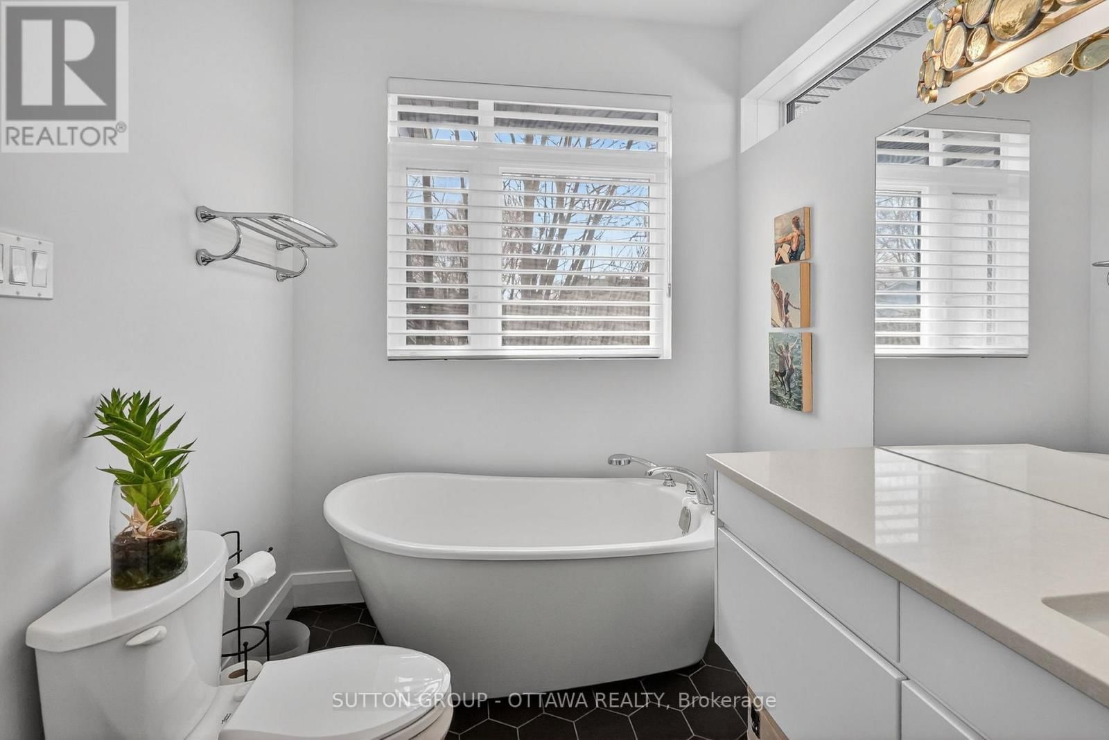 31 CARLOTTA AVENUE Image 17