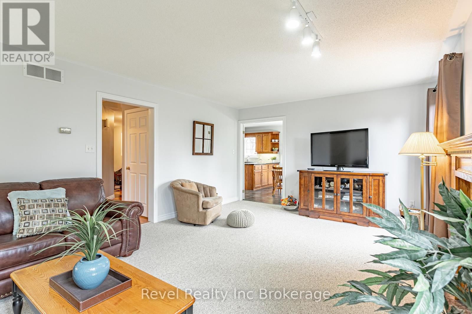 152 NORTH TOWN LINE EAST Image 15