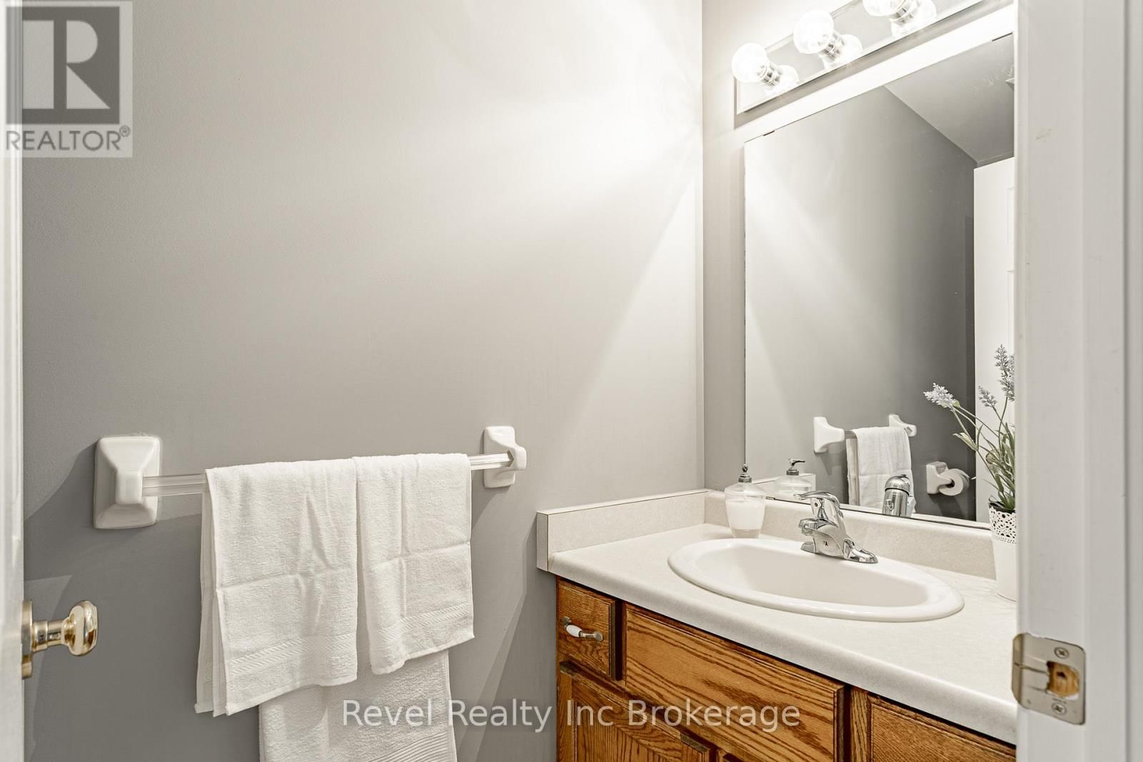 152 NORTH TOWN LINE EAST Image 18