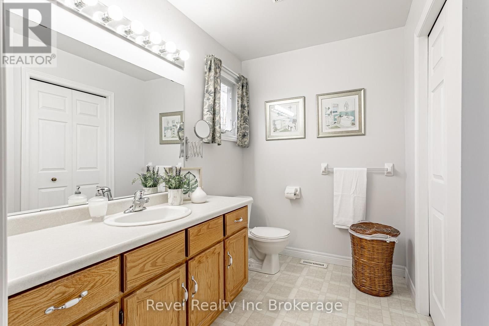 152 NORTH TOWN LINE EAST Image 23