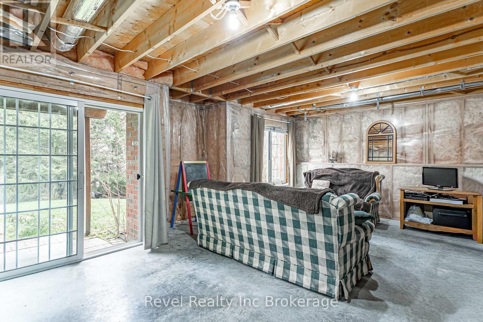 152 NORTH TOWN LINE EAST Image 30