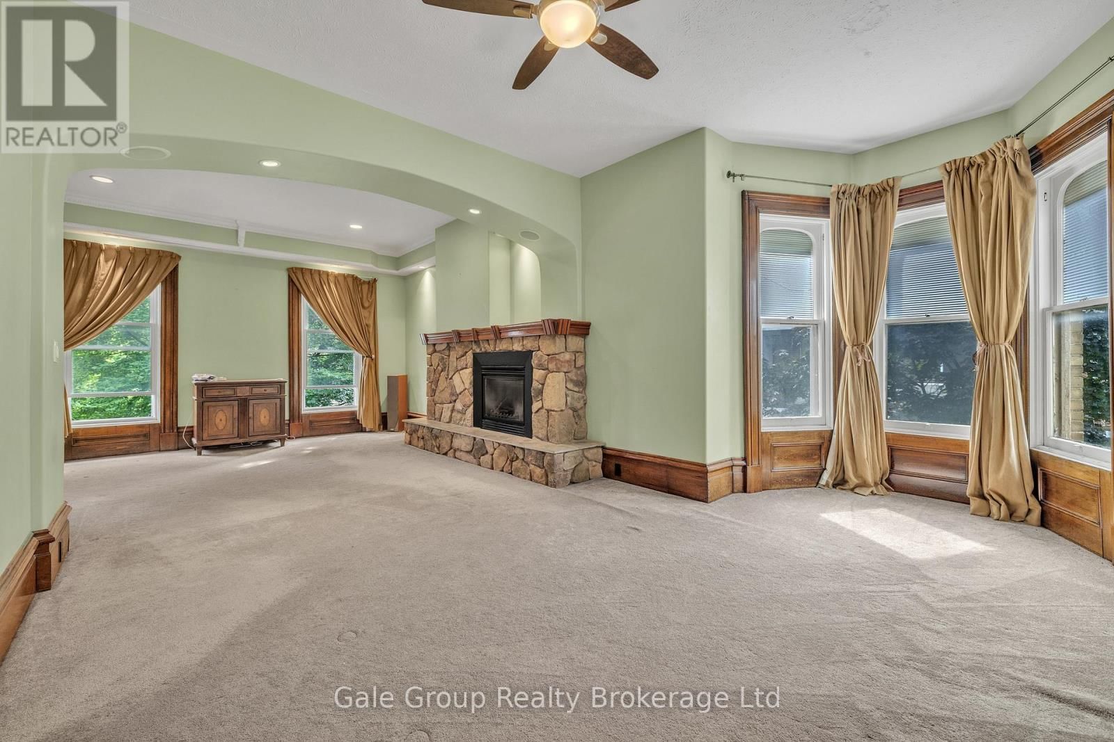 77 LIGHT STREET Image 19