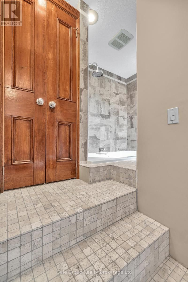 77 LIGHT STREET Image 25