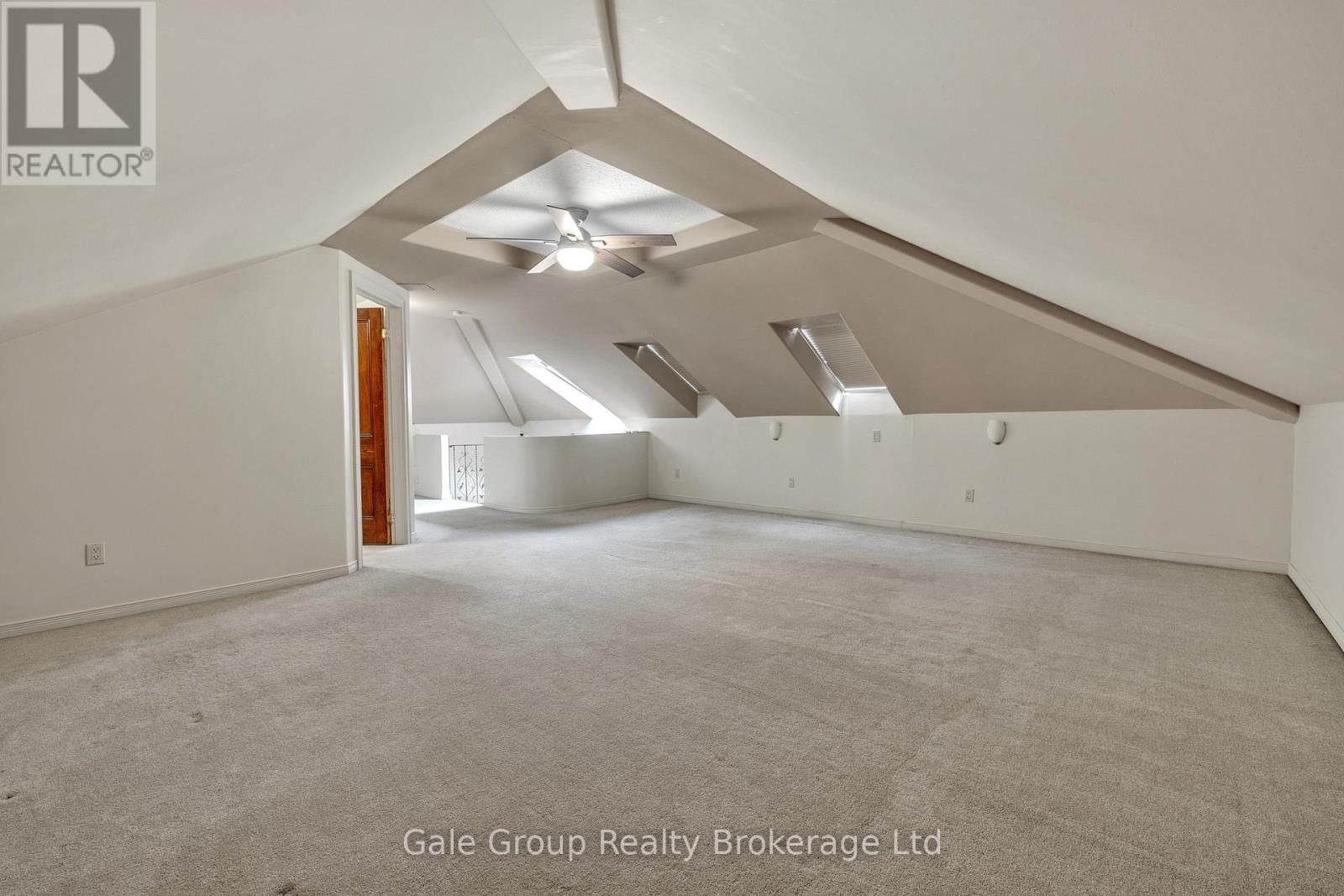 77 LIGHT STREET Image 27