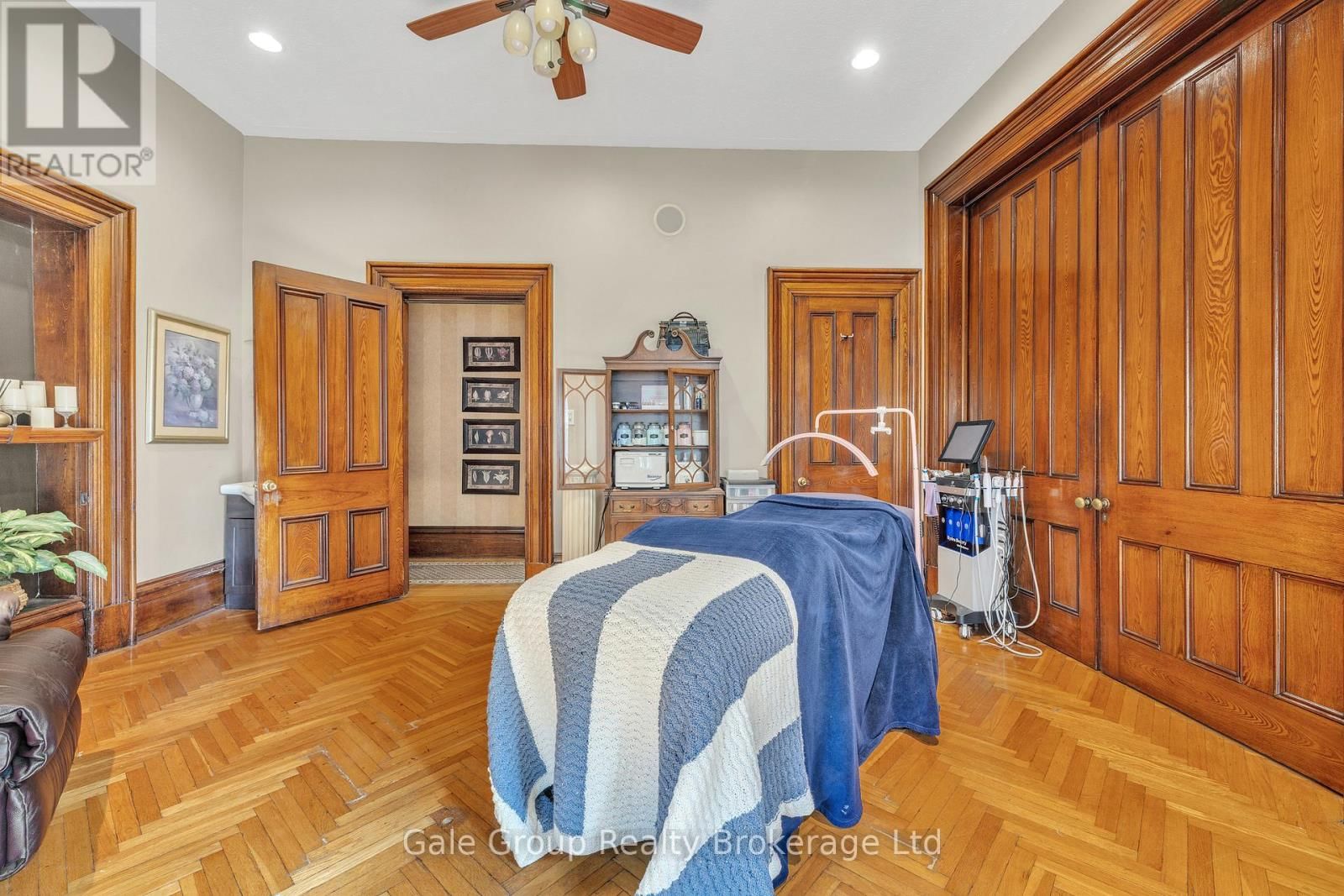 77 LIGHT STREET Image 8