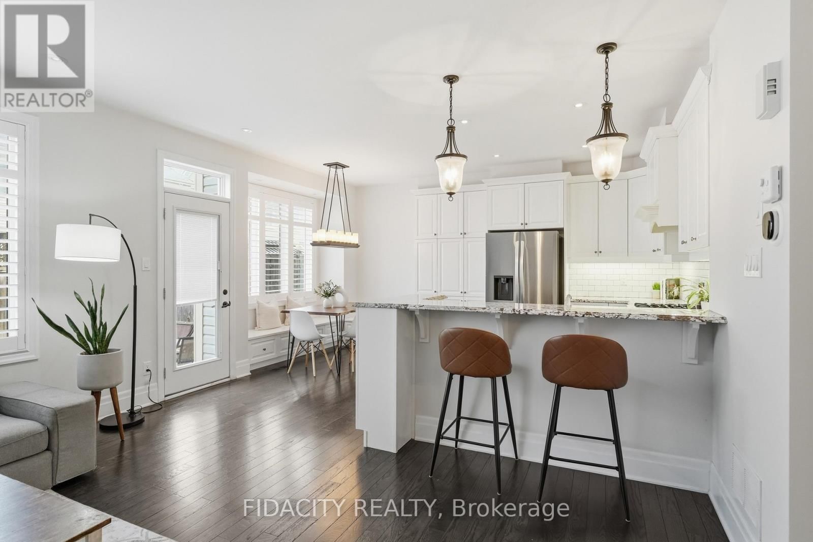 374 GALLANTRY WAY Image 10