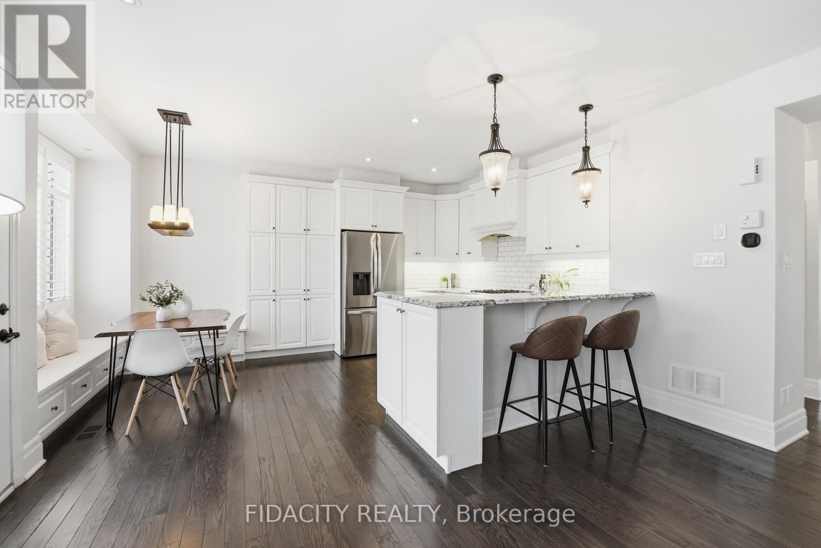 374 GALLANTRY WAY Image 11