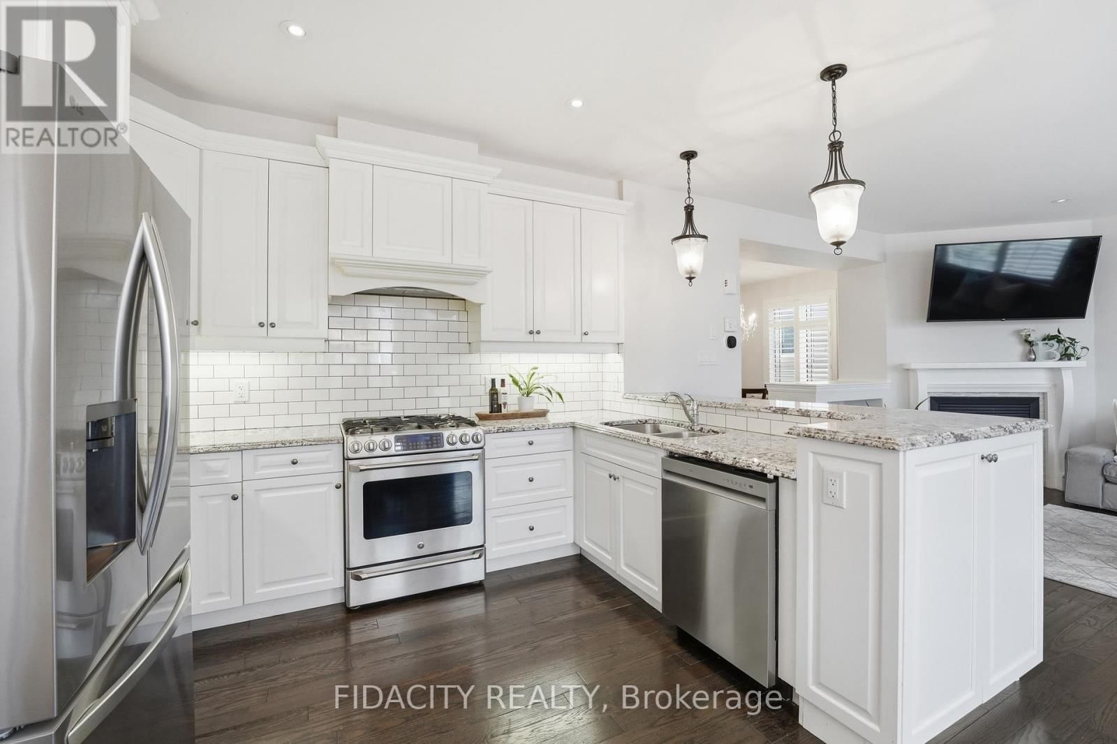 374 GALLANTRY WAY Image 13