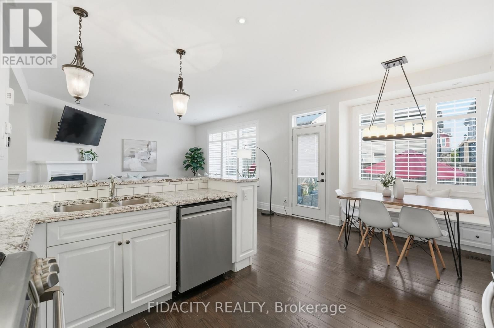 374 GALLANTRY WAY Image 16