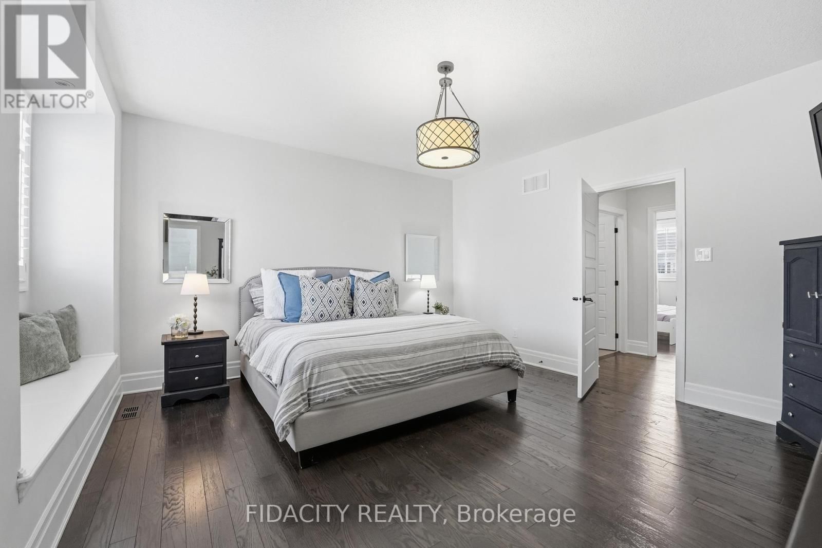 374 GALLANTRY WAY Image 22