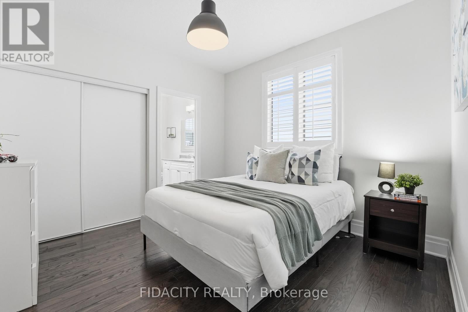 374 GALLANTRY WAY Image 26