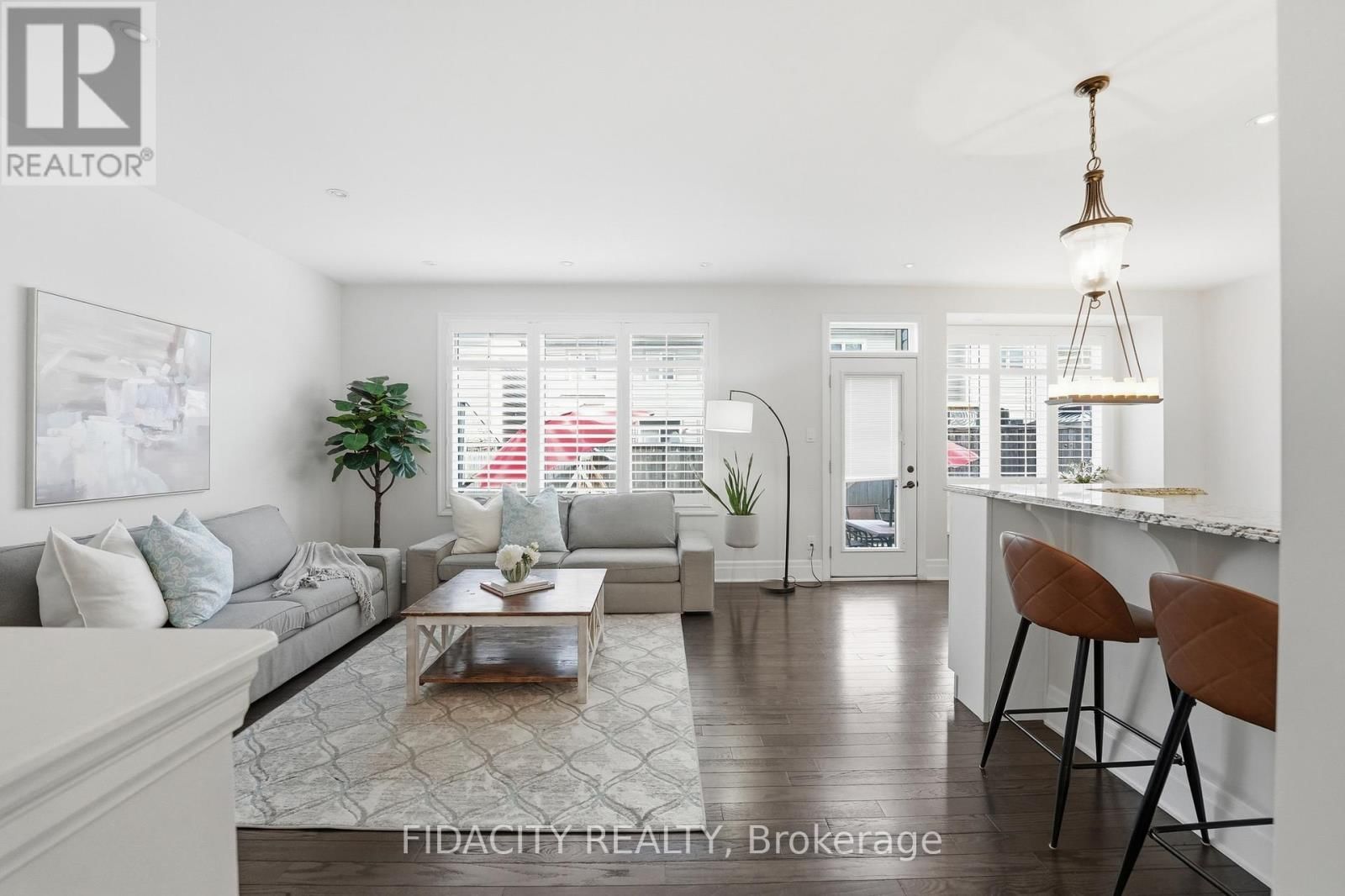 374 GALLANTRY WAY Image 4