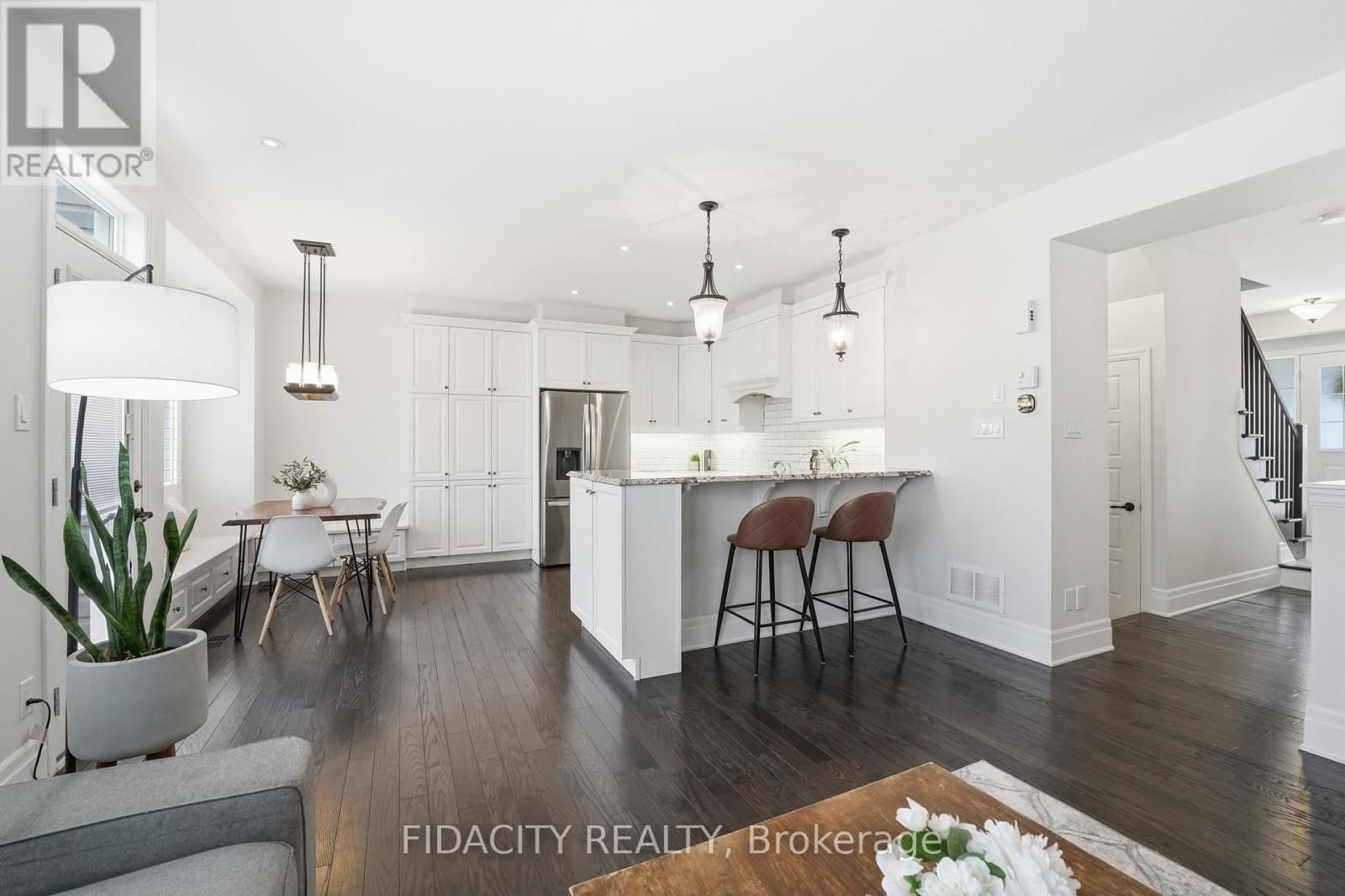 374 GALLANTRY WAY Image 8