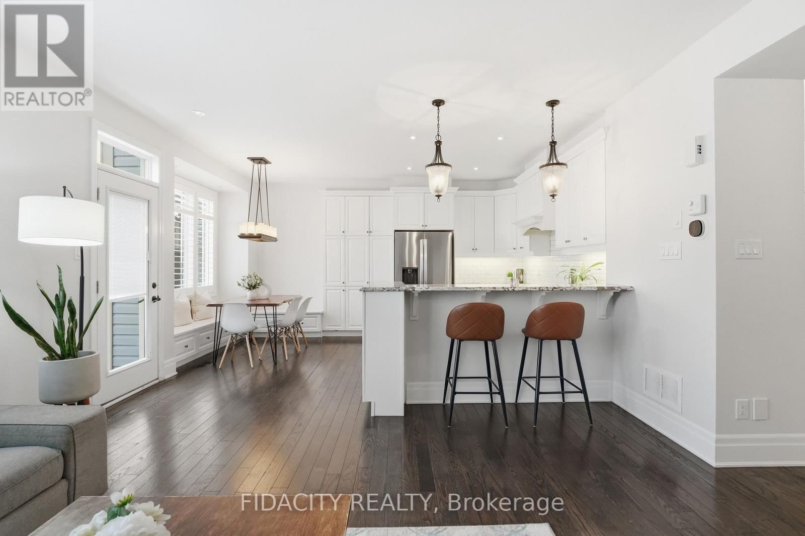 374 GALLANTRY WAY Image 9