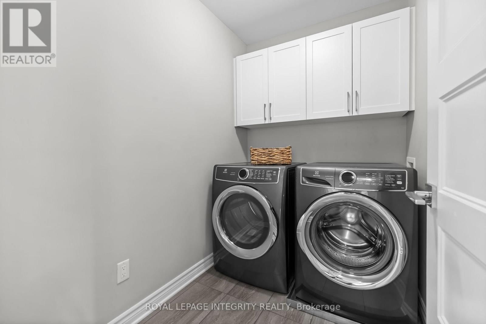 821 INDICA STREET Image 32