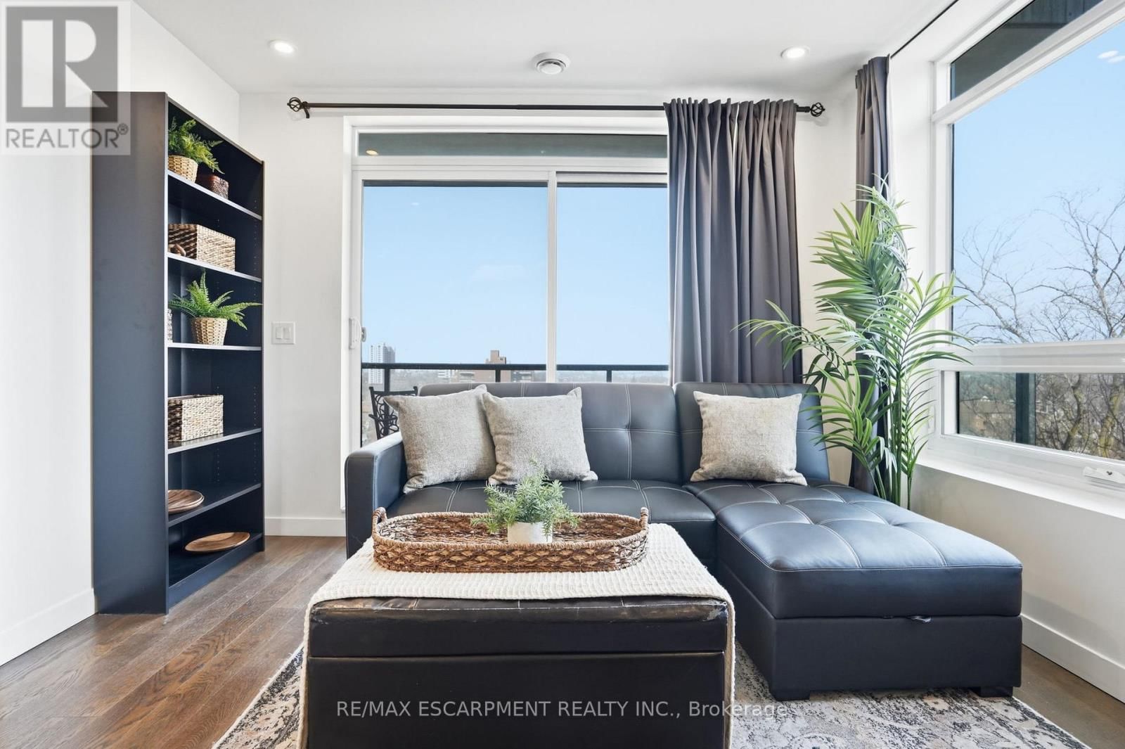 307 - 467 CHARLTON AVENUE EAST Image 12