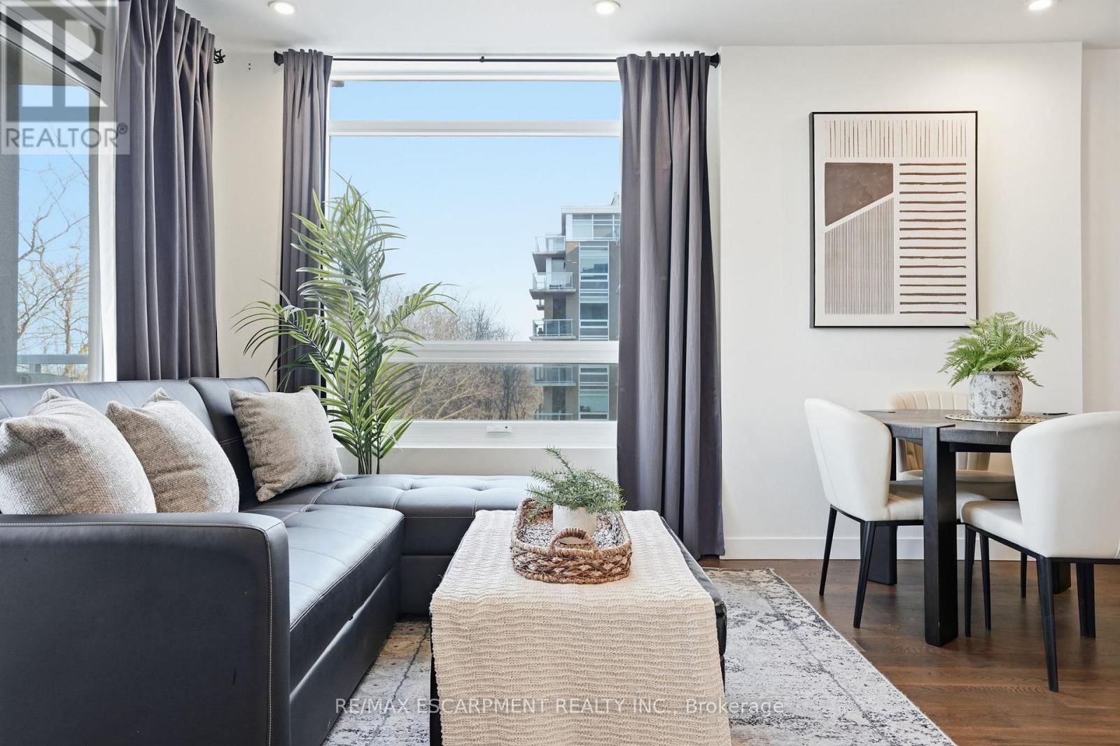 307 - 467 CHARLTON AVENUE EAST Image 13