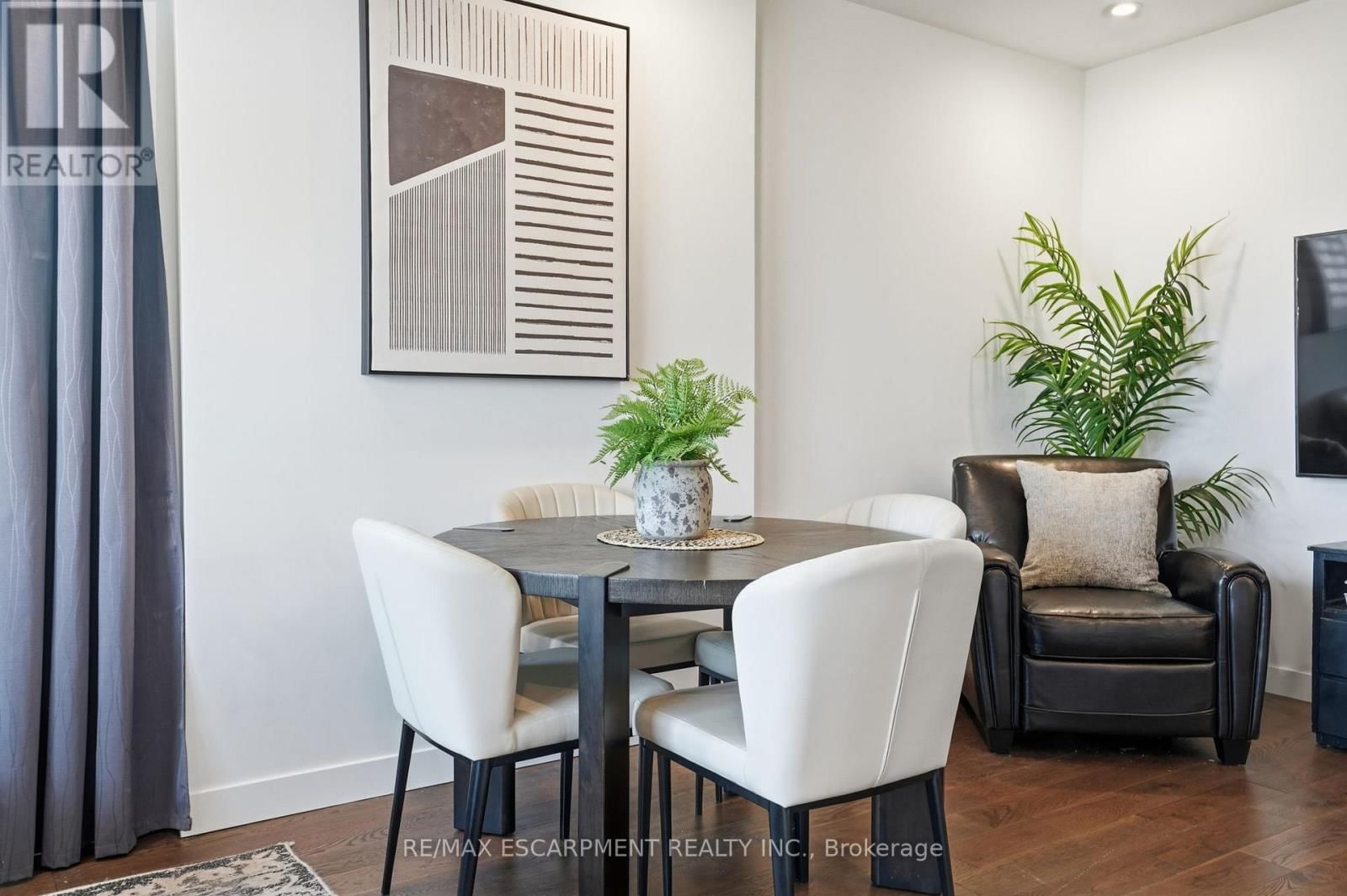 307 - 467 CHARLTON AVENUE EAST Image 14