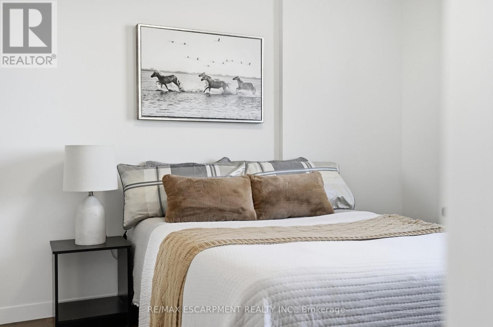 307 - 467 CHARLTON AVENUE EAST Image 18