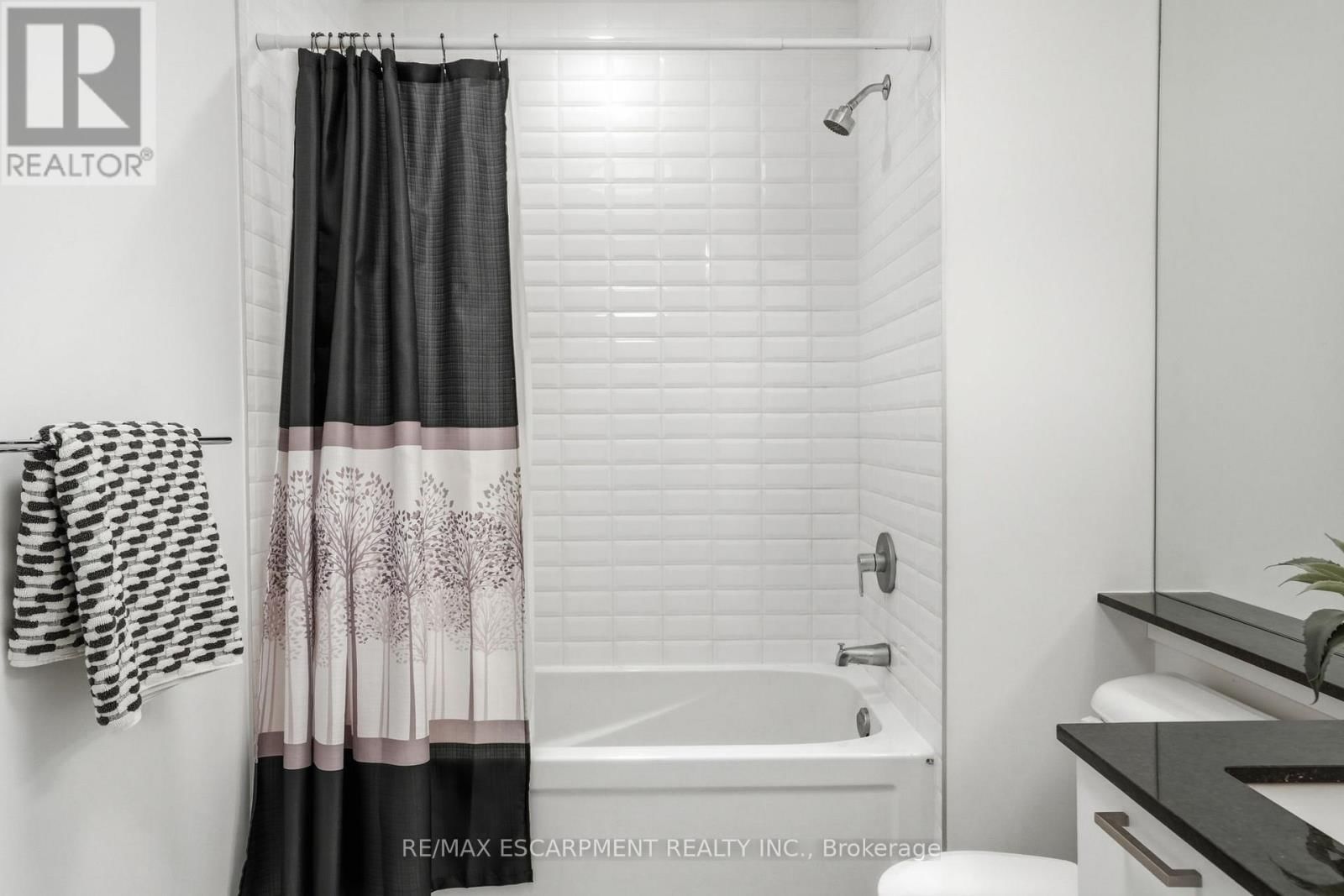 307 - 467 CHARLTON AVENUE EAST Image 21