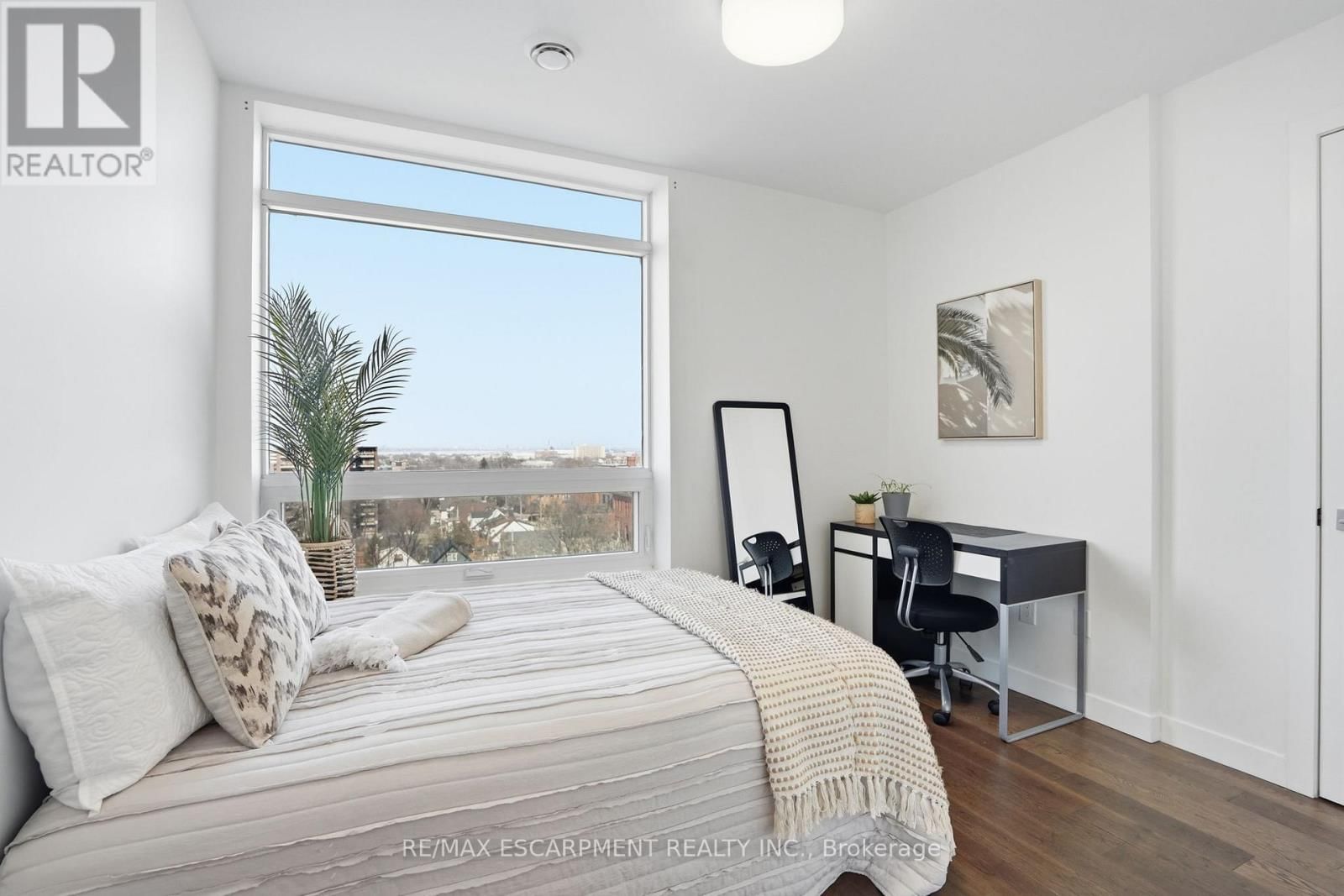 307 - 467 CHARLTON AVENUE EAST Image 24