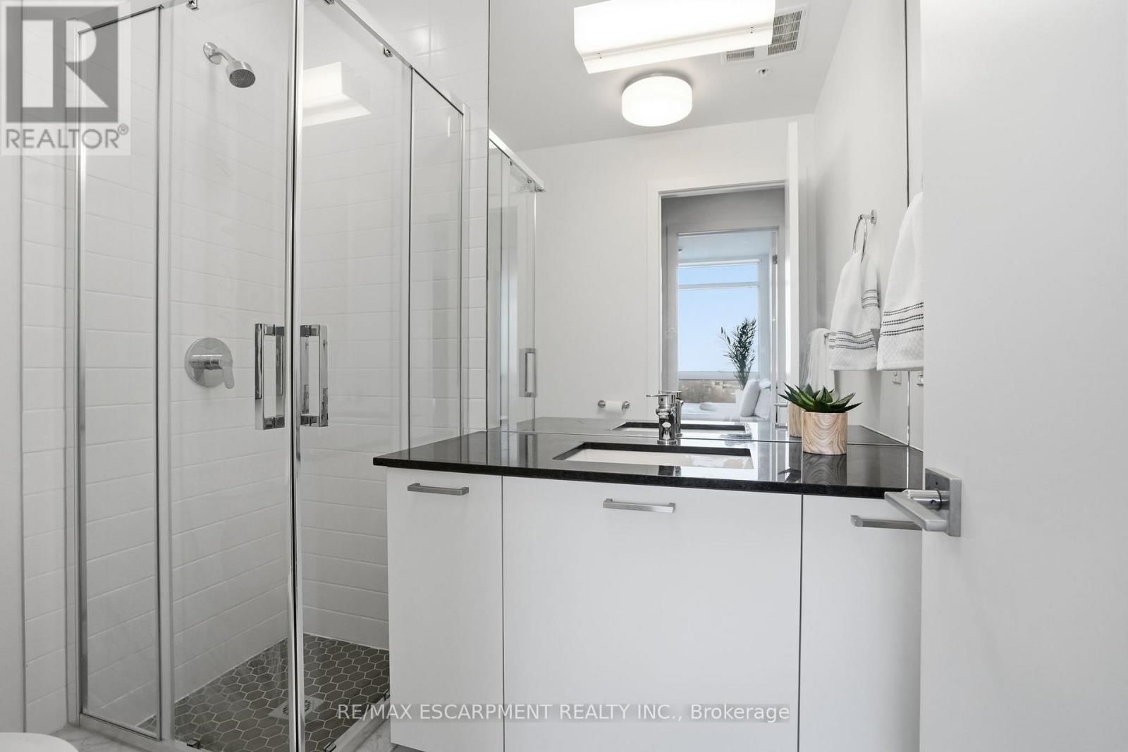 307 - 467 CHARLTON AVENUE EAST Image 26